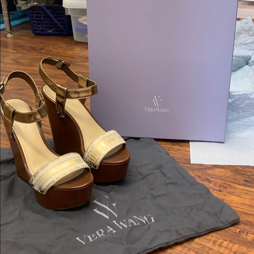 Vera Wang Jamaya Gold Wedges 7 1/2